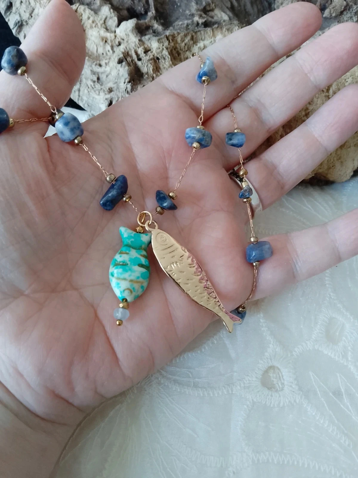 Collar de peces de piedras naturales azules – photo 4
